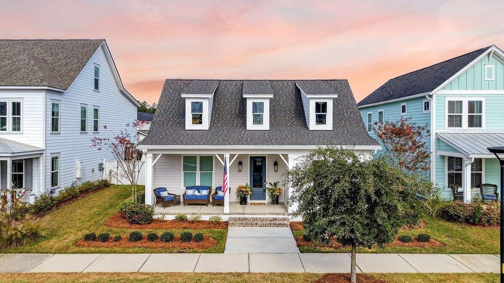 Photo of 148 Midtown Avenue, Summerville, SC 29486 (MLS # 25031684)