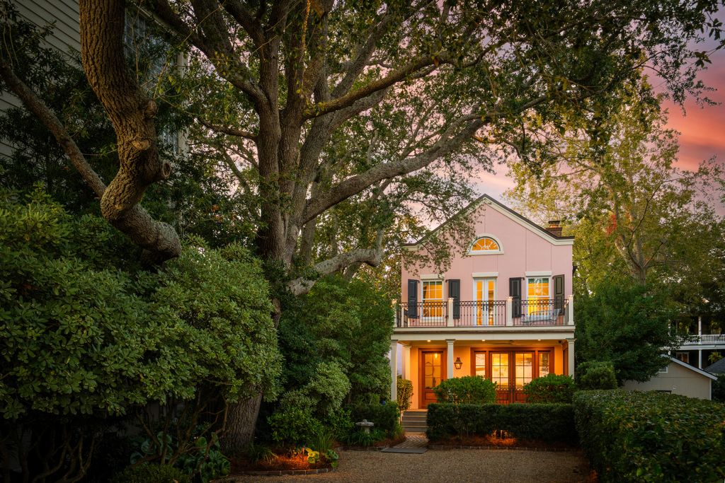 Photo of 14 1/2 Murray Boulevard, Charleston, SC 29401 (MLS # 26001148)