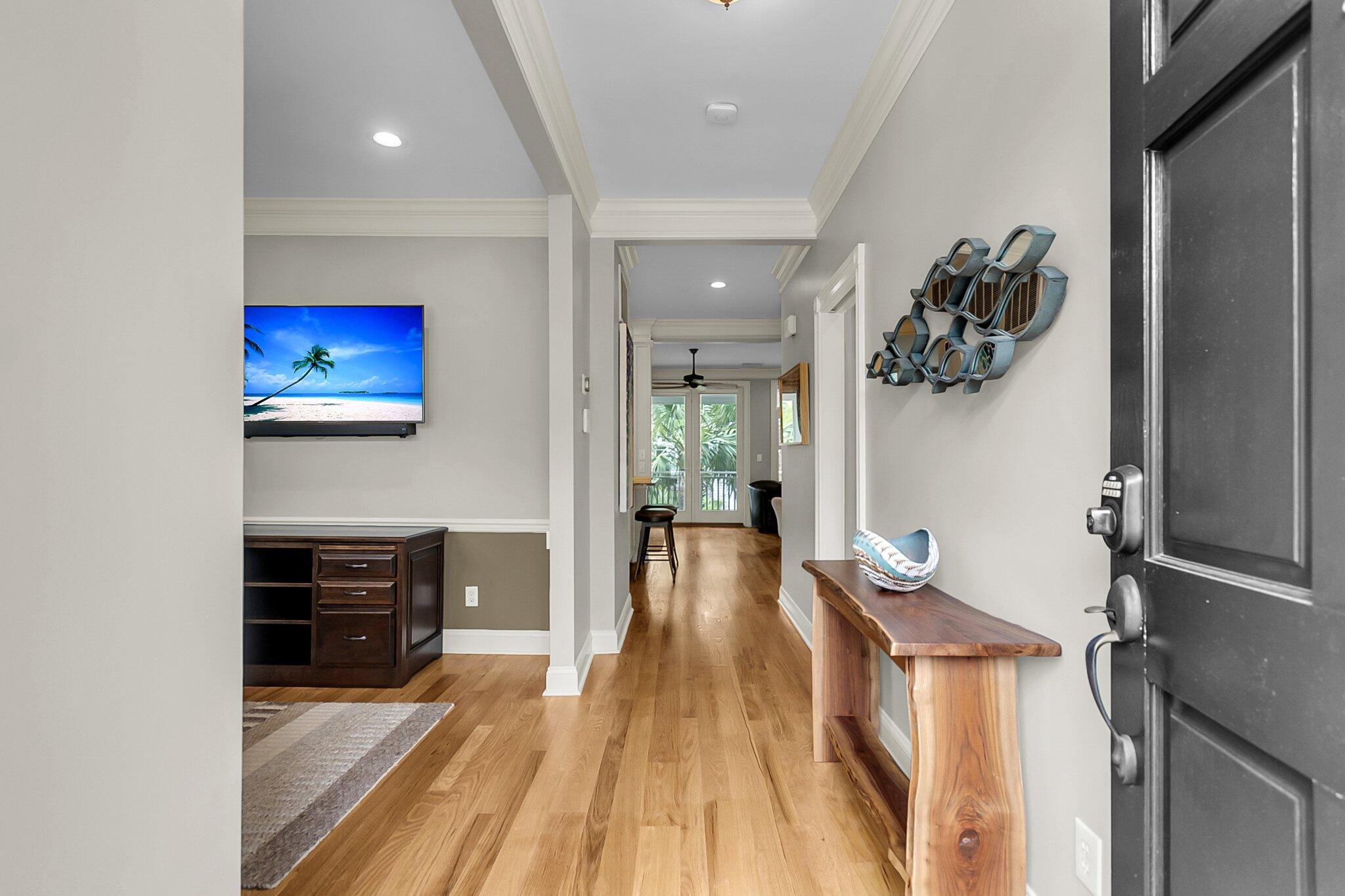 1904 English Ivy Court