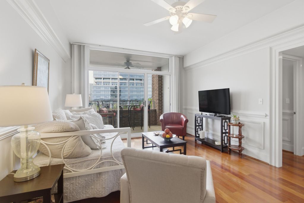 Photo of 14 Lockwood Drive #Apt 3h, Charleston, SC 29401 (MLS # 26010105)