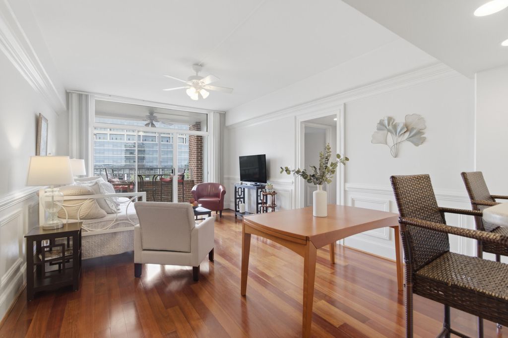 Photo of 14 Lockwood Drive #Apt 3h, Charleston, SC 29401 (MLS # 26010105)