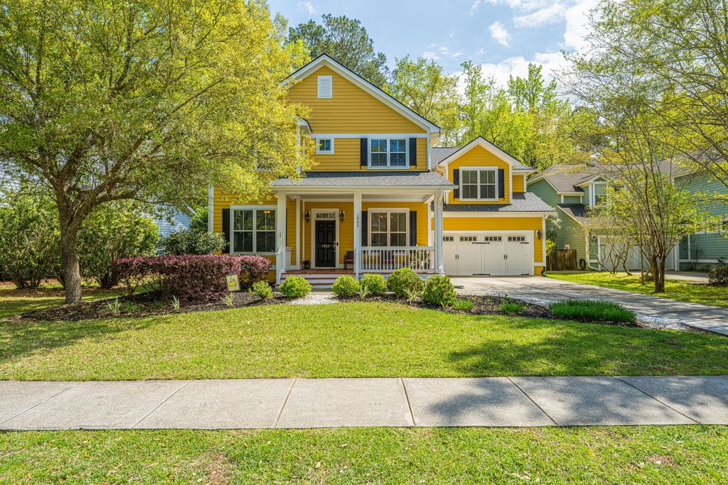 Photo of 1903 Hall Point Road, Mount Pleasant, SC 29466 (MLS # 26008770)