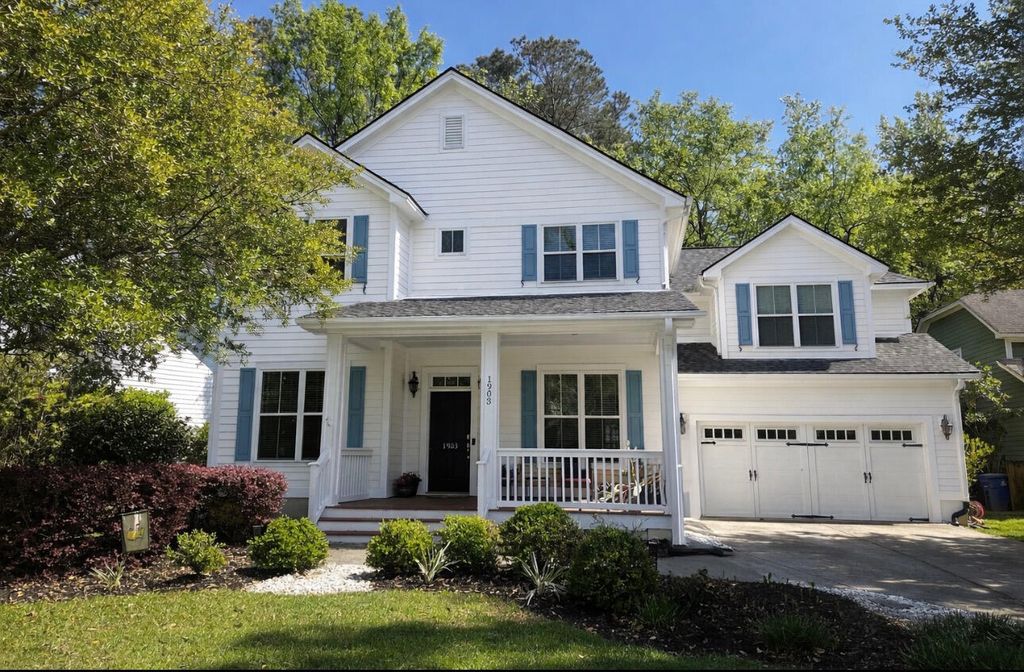 Photo of 1903 Hall Point Road, Mount Pleasant, SC 29466 (MLS # 26008770)