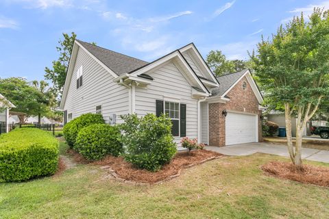 Photo of 4972 Franconia Drive, Summerville, SC 29485 (MLS # 26012007)