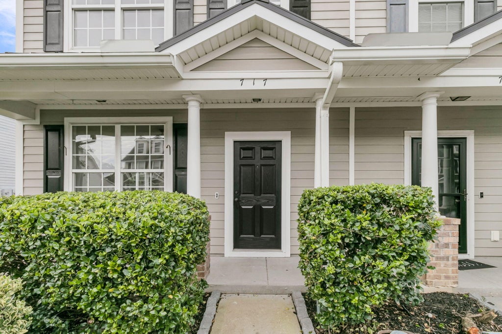 Photo of 717 Hemingway Circle, Summerville, SC 29483 (MLS # 26027754)