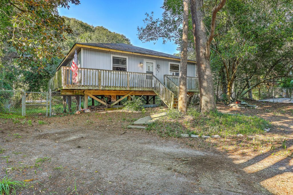 Photo of 318 E Erie Avenue, Folly Beach, SC 29439 (MLS # 25028514)
