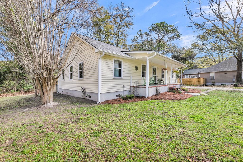 Photo of 1014 Benton Bnd Road, Charleston, SC 29412 (MLS # 26006971)