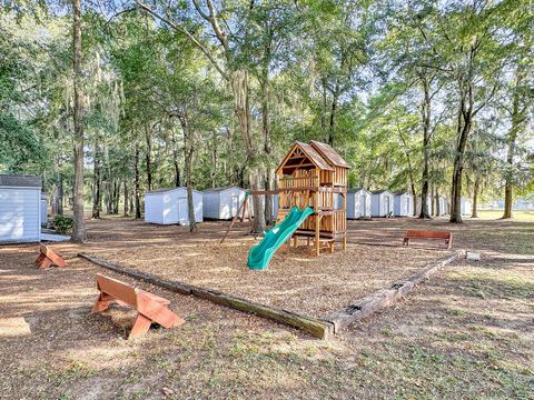 A home in Summerton