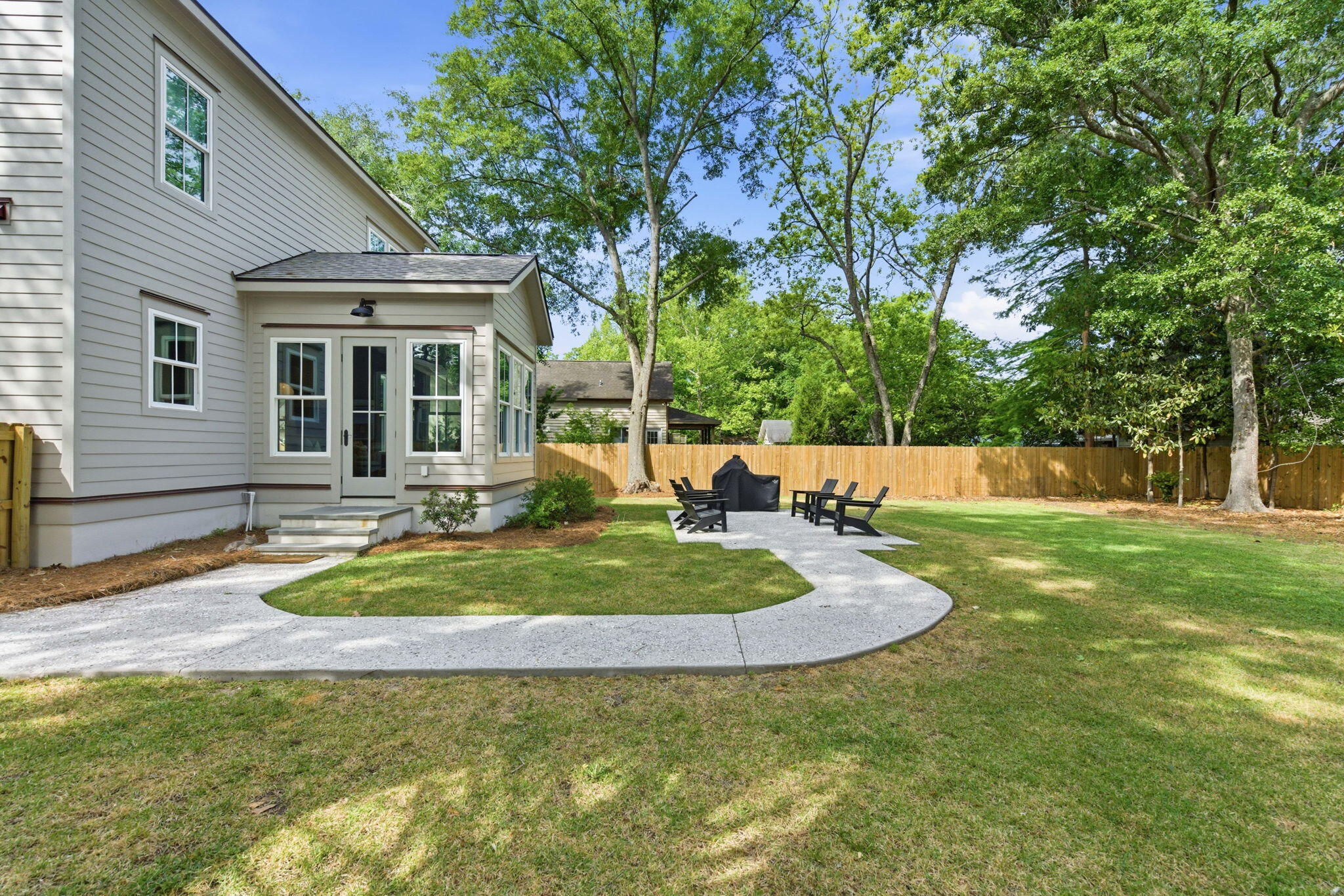 18 Riverdale Drive