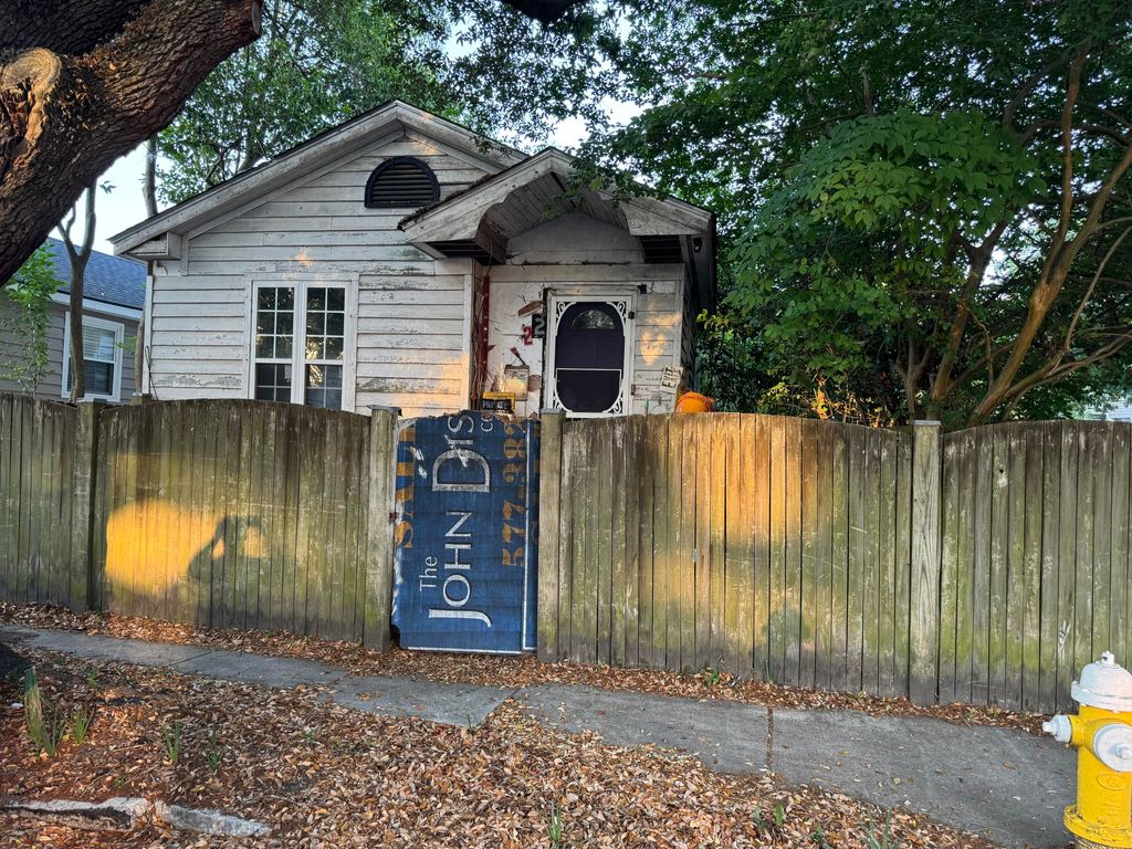 Photo of 2 S Enston Avenue, Charleston, SC 29403 (MLS # 26014674)