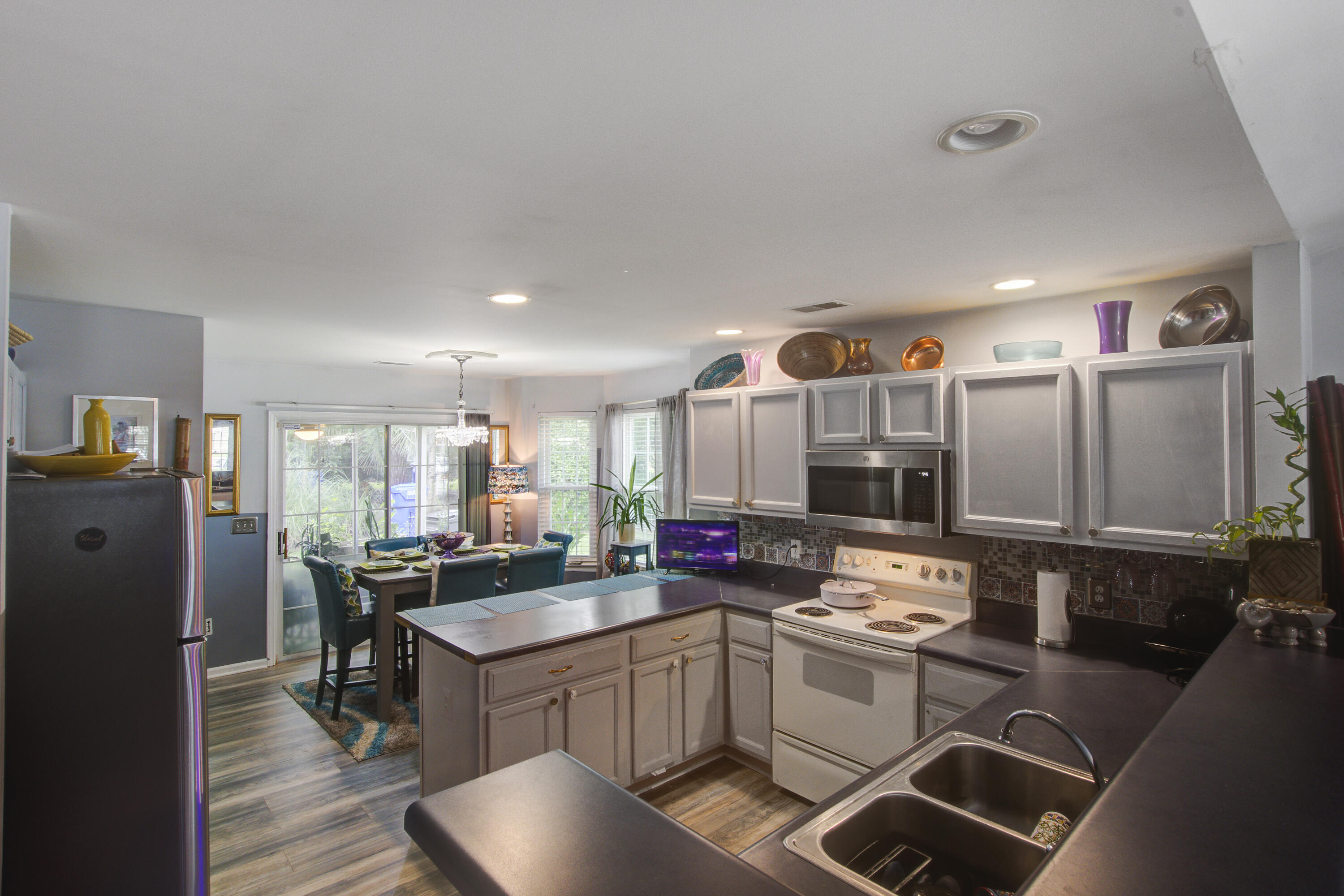 8059 Shadow Oak Drive