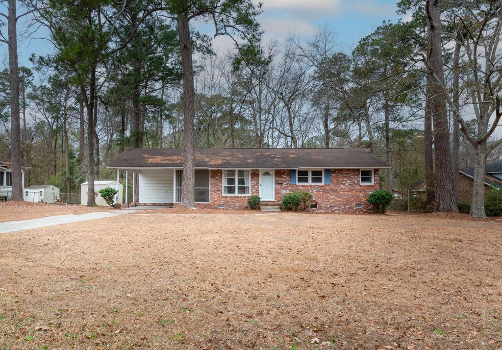 Photo of 112 Dogwood Circle, Summerville, SC 29485 (MLS # 26014459)