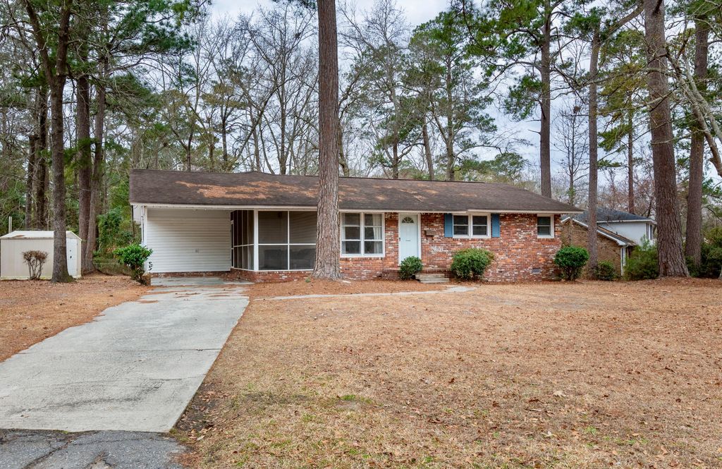 Photo of 112 Dogwood Circle, Summerville, SC 29485 (MLS # 26014459)