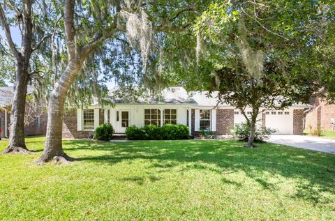 A home in North Charleston