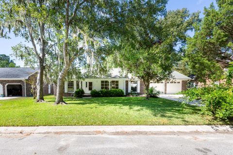 A home in North Charleston