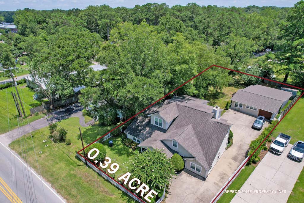Photo of 1639 Central Avenue, Summerville, SC 29483 (MLS # 26020415)