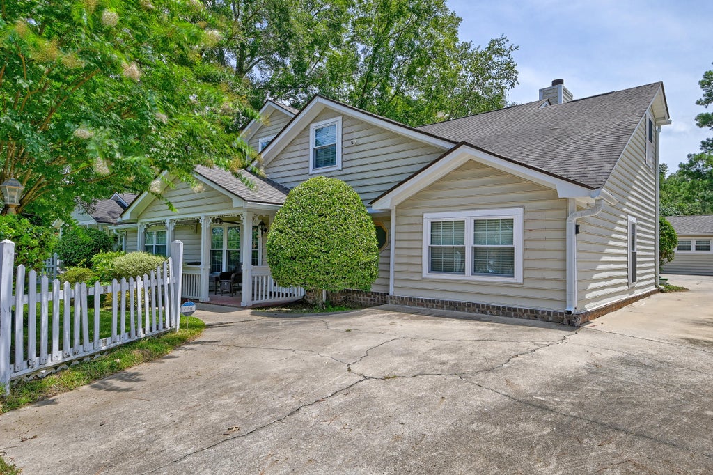 Photo of 1639 Central Avenue, Summerville, SC 29483 (MLS # 26020415)