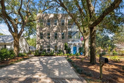 Photo of 2112 Parkway Drive, Charleston, SC 29412 (MLS # 25028754) Photo of 2112 Parkway Drive, Charleston, SC 29412 (MLS # 25028754)