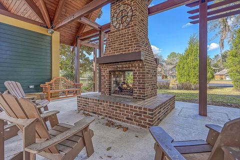 A home in North Charleston