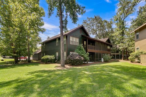 A home in North Charleston