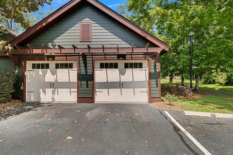 A home in North Charleston