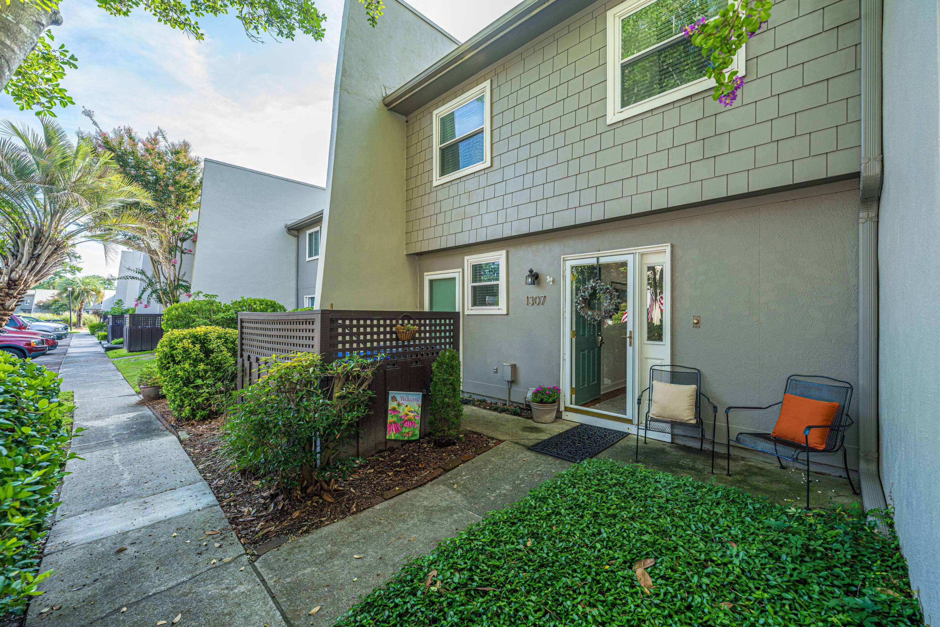 1307 Ventura Place