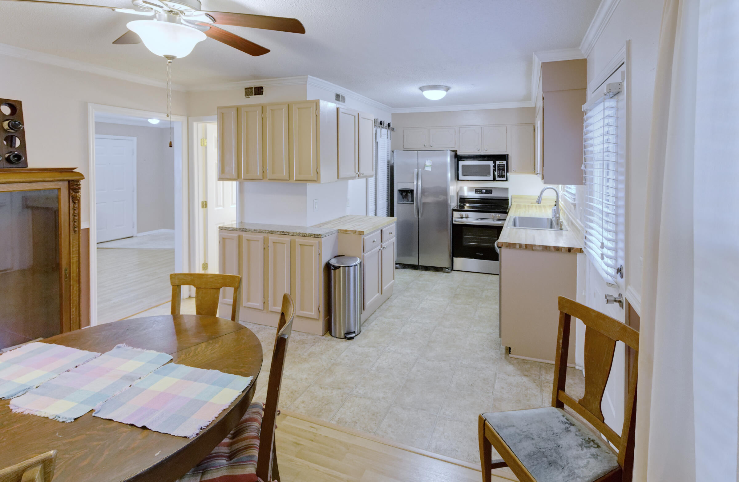 415 Parkdale Drive 16b