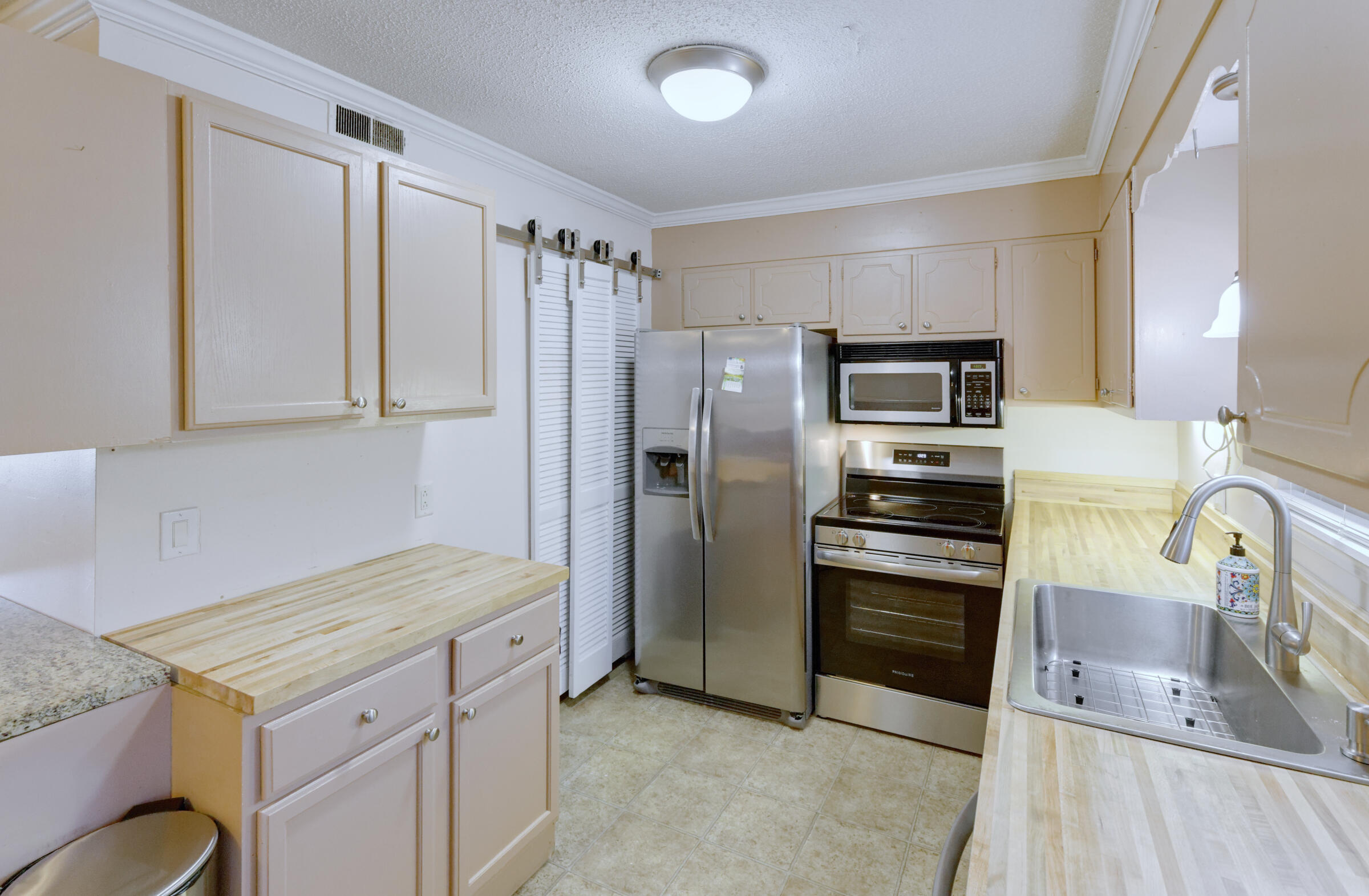 415 Parkdale Drive 16b