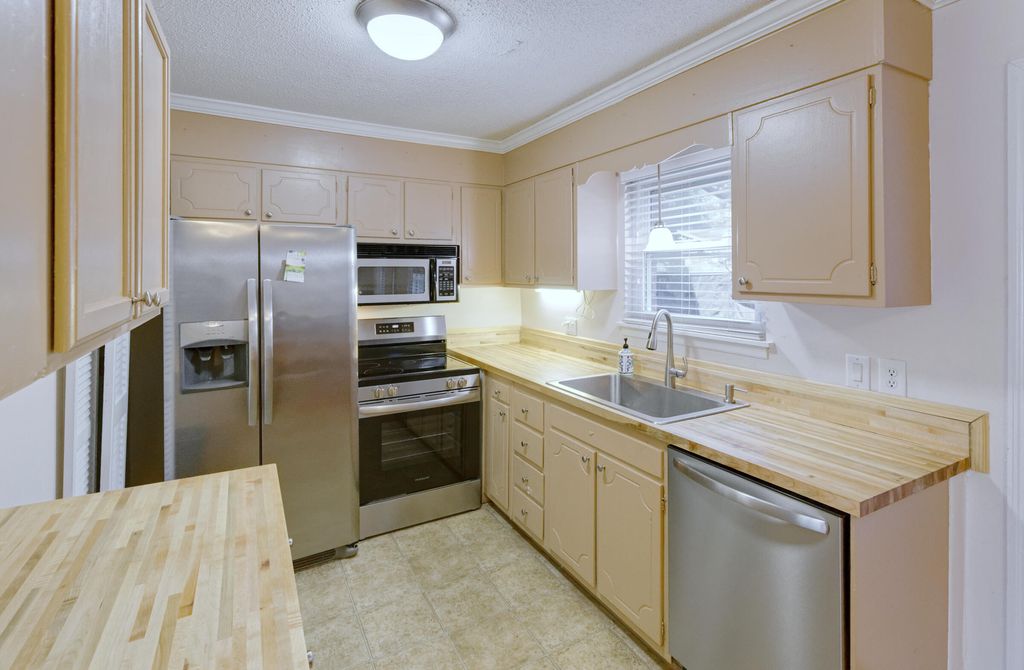 Photo of 415 Parkdale Drive #16b, Charleston, SC 29414 (MLS # 26010952)