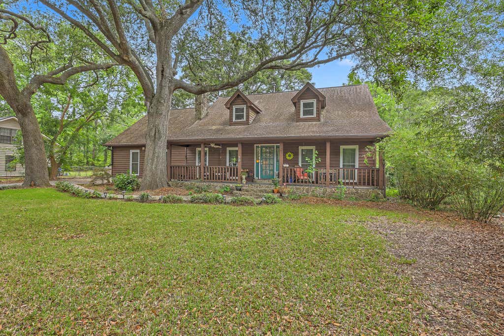 Photo of 38 Crosscreek Drive, Charleston, SC 29412 (MLS # 26018841)