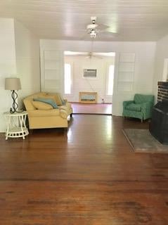 2068 Ion Avenue Apt B