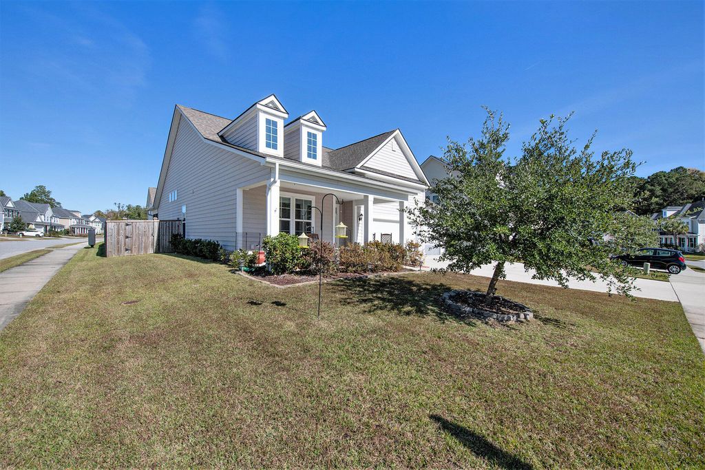 Photo of 412 Stonefield Circle, Moncks Corner, SC 29461 (MLS # 25029915)
