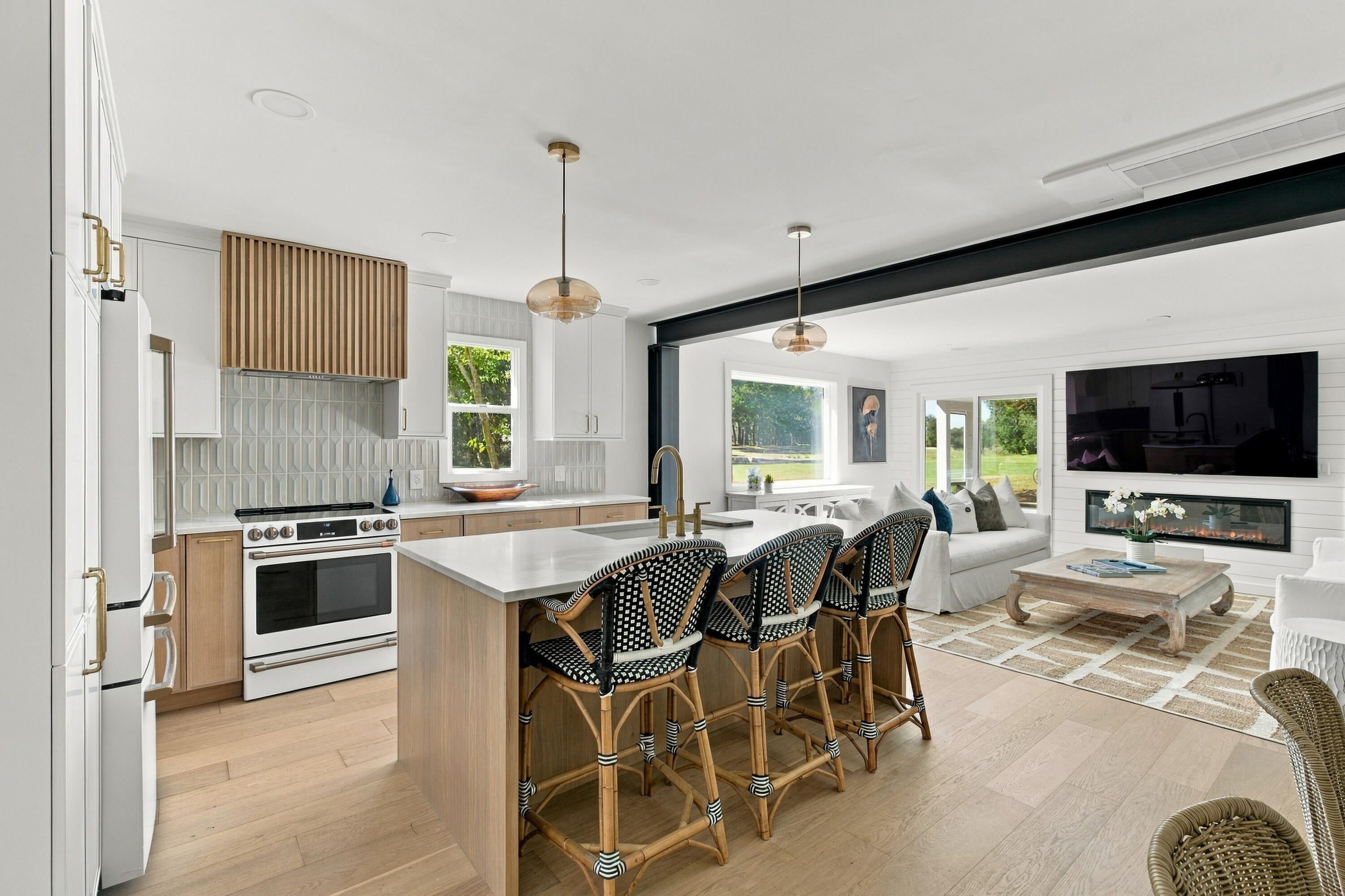 801 Ventura Place