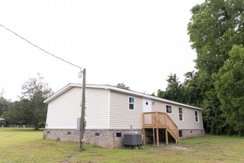 A home in Eutawville