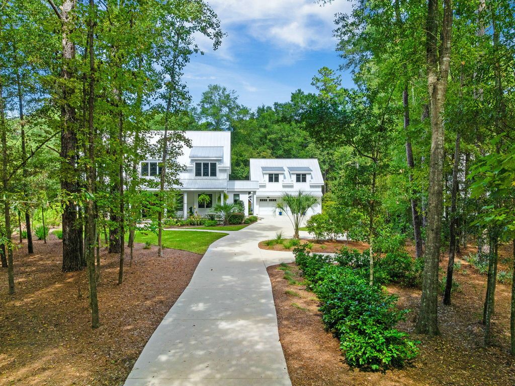 Photo of 672 Barbados Drive, Charleston, SC 29492 (MLS # 26000983)