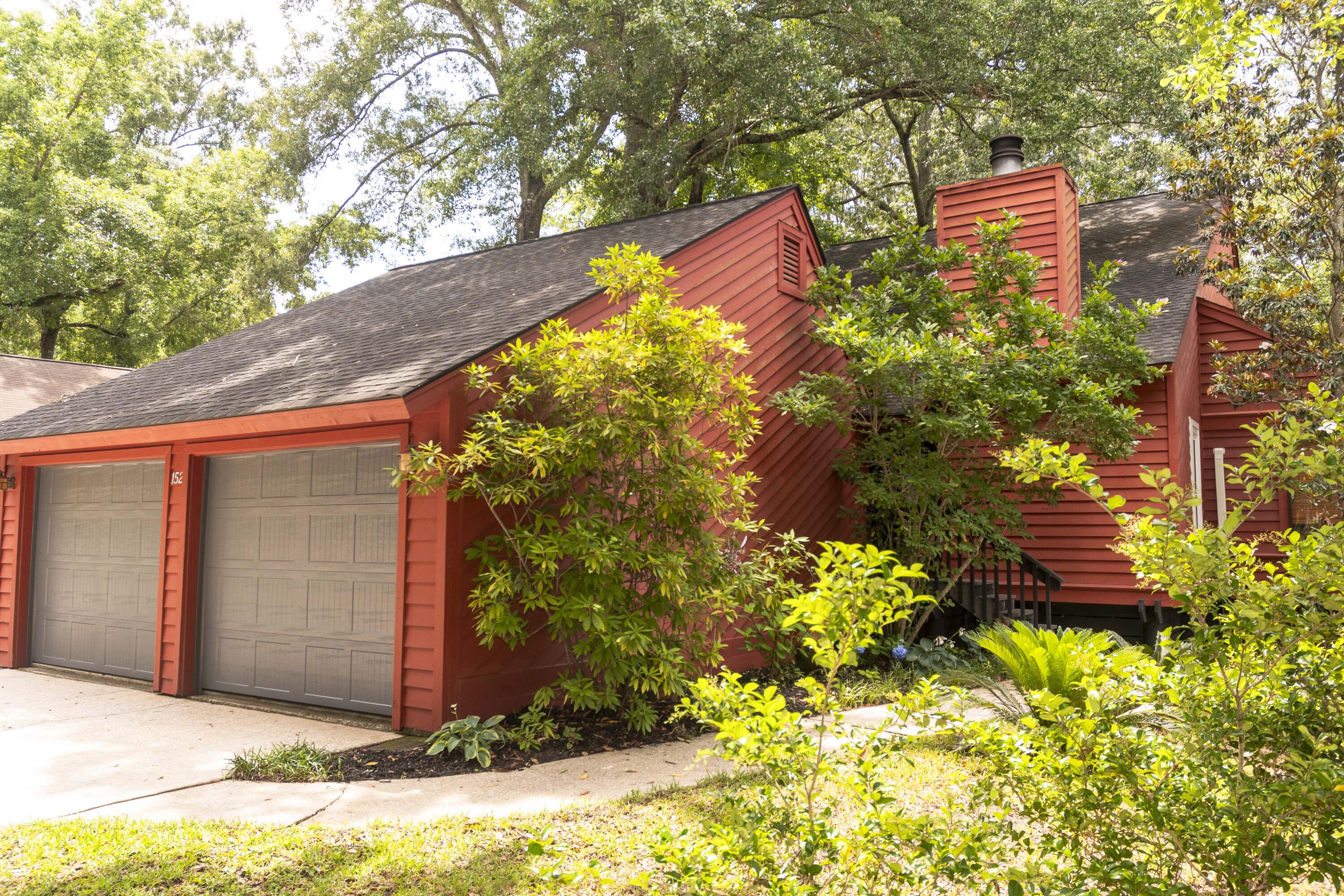 152 Mansfield Boulevard