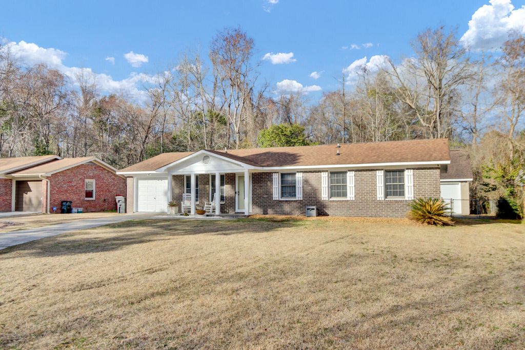 Photo of 100 Catherine Street, Summerville, SC 29485 (MLS # 26004690)