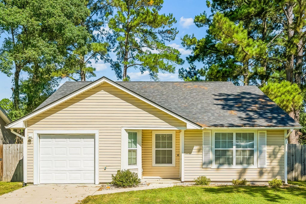 Photo of 122 Cambridge Road, Summerville, SC 29486 (MLS # 26028982)