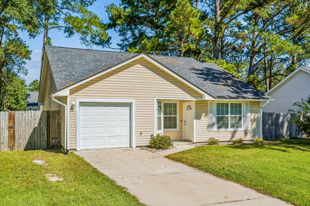 Photo of 122 Cambridge Road, Summerville, SC 29486 (MLS # 26028982)