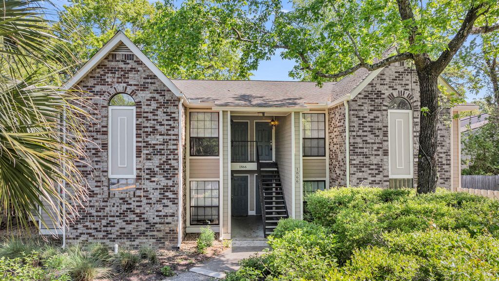 Photo of 1866 Montclair Drive #Unit D, Mount Pleasant, SC 29464 (MLS # 26010495)