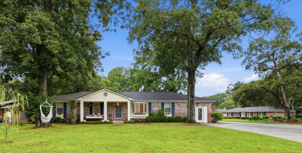 Photo of 651 Highwood Circle, Charleston, SC 29412 (MLS # 26022749)