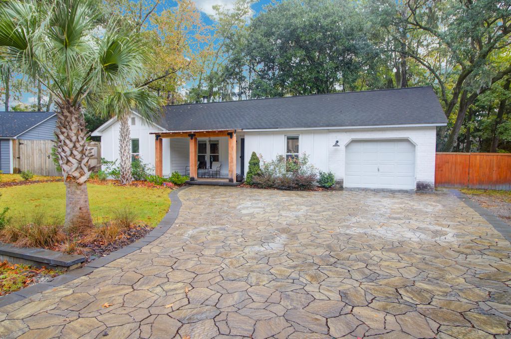 Photo of 18 Hillcreek Boulevard, Charleston, SC 29412 (MLS # 25031513)