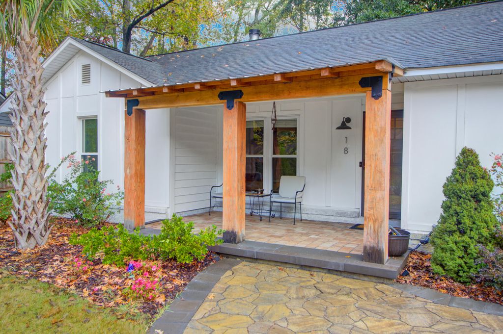 Photo of 18 Hillcreek Boulevard, Charleston, SC 29412 (MLS # 25031513)