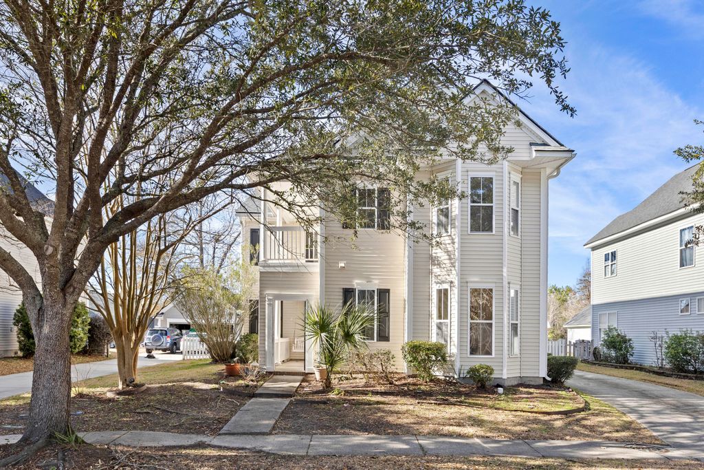 Photo of 43 Regency Oaks Drive, Summerville, SC 29485 (MLS # 26005288)