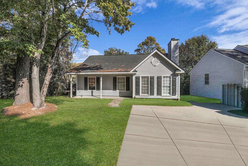 Photo of 482 Courtland Drive, Summerville, SC 29486 (MLS # 25030000)