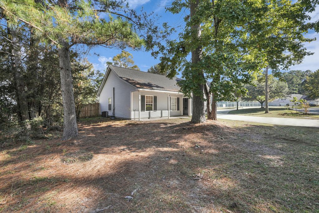 Photo of 482 Courtland Drive, Summerville, SC 29486 (MLS # 25030000)
