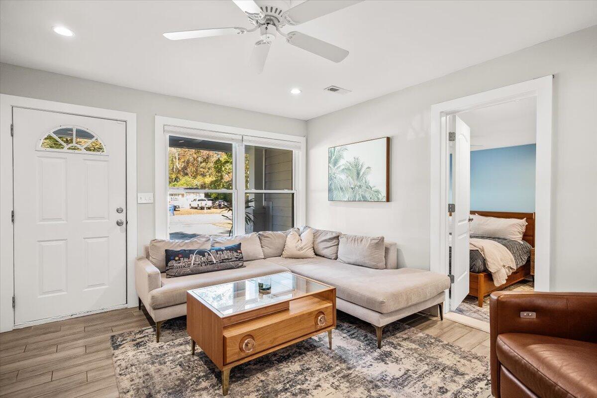 1583 W Robinhood Drive