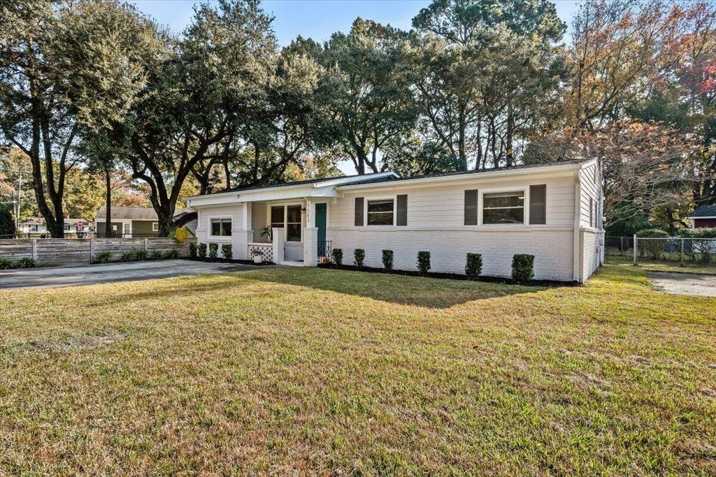 Photo of 1583 W Robinhood Drive, Charleston, SC 29407 (MLS # 25031326)
