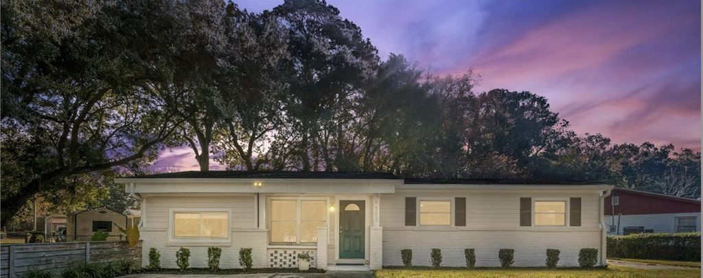 Photo of 1583 W Robinhood Drive, Charleston, SC 29407 (MLS # 25031326)