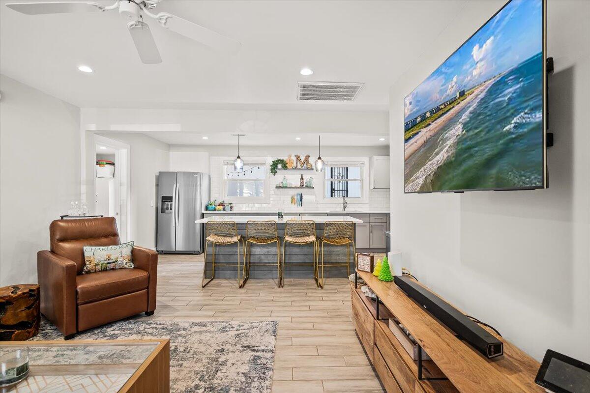 1583 W Robinhood Drive